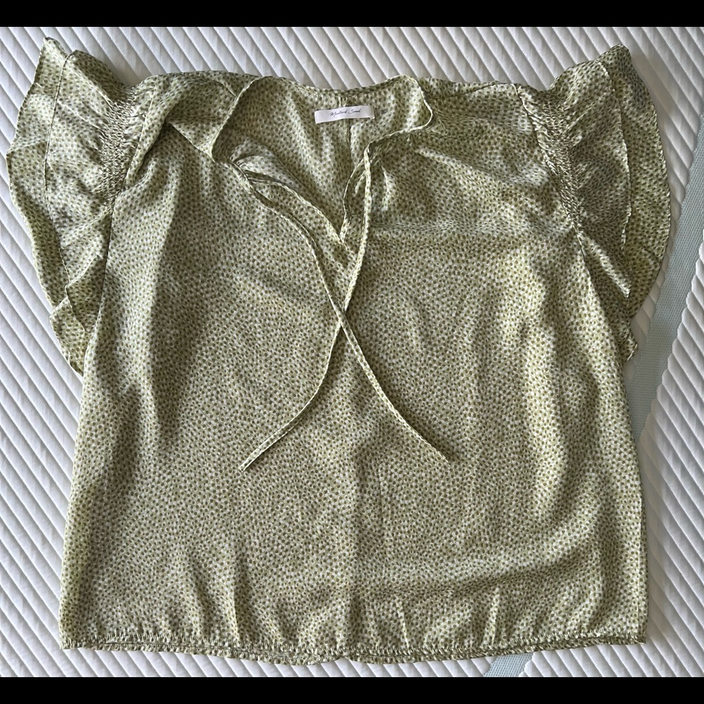 Mustard Seed Large Women’s Top With Cute Front Tie And Ruffle Sleeves!
